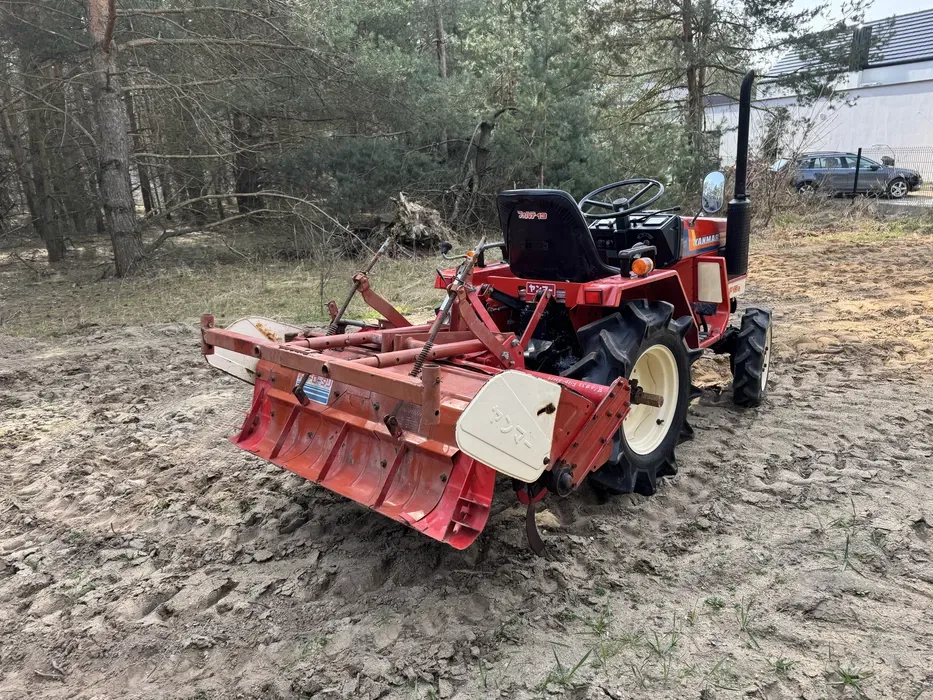 Minitraktorek Yanmar 4x4 z glebogryzarka - zdjecie 2