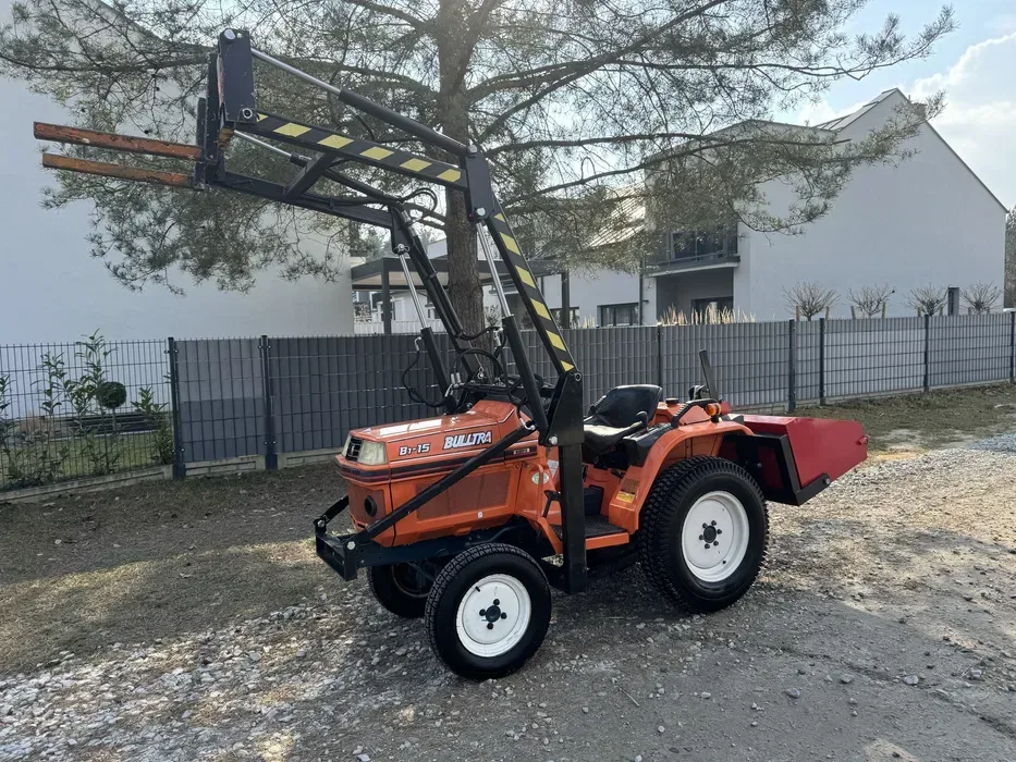 Minitraktorek Kubota 4x4 z turem
