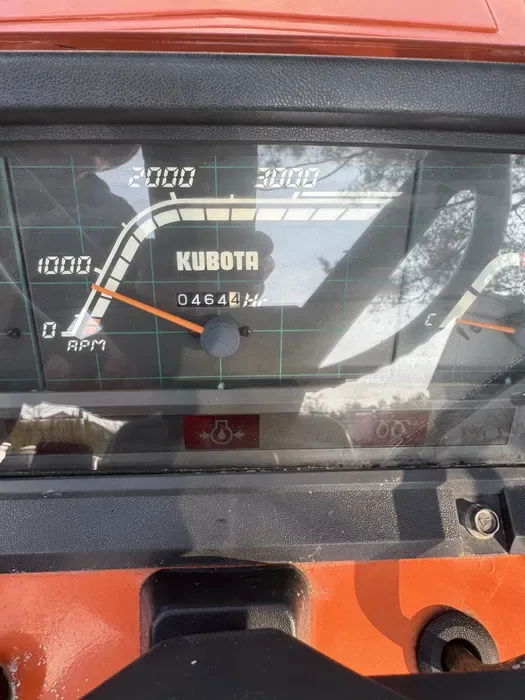 Minitraktorek Kubota 4x4 z turem - zdjecie 3