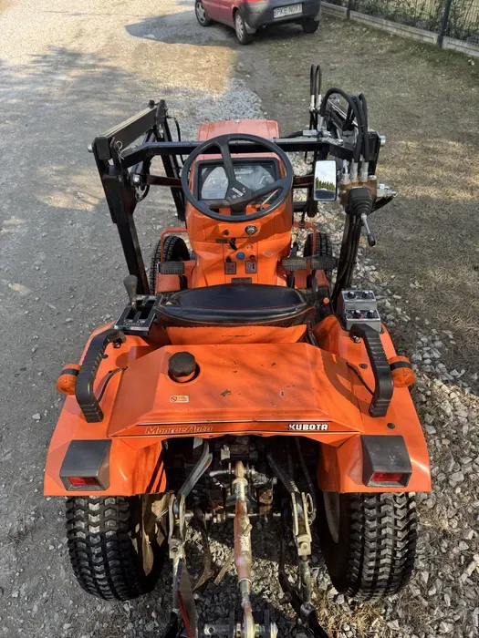 Minitraktorek Kubota 4x4 z turem - zdjecie 2