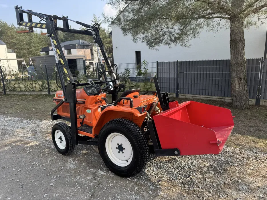 Minitraktorek Kubota 4x4 z turem - zdjecie 4